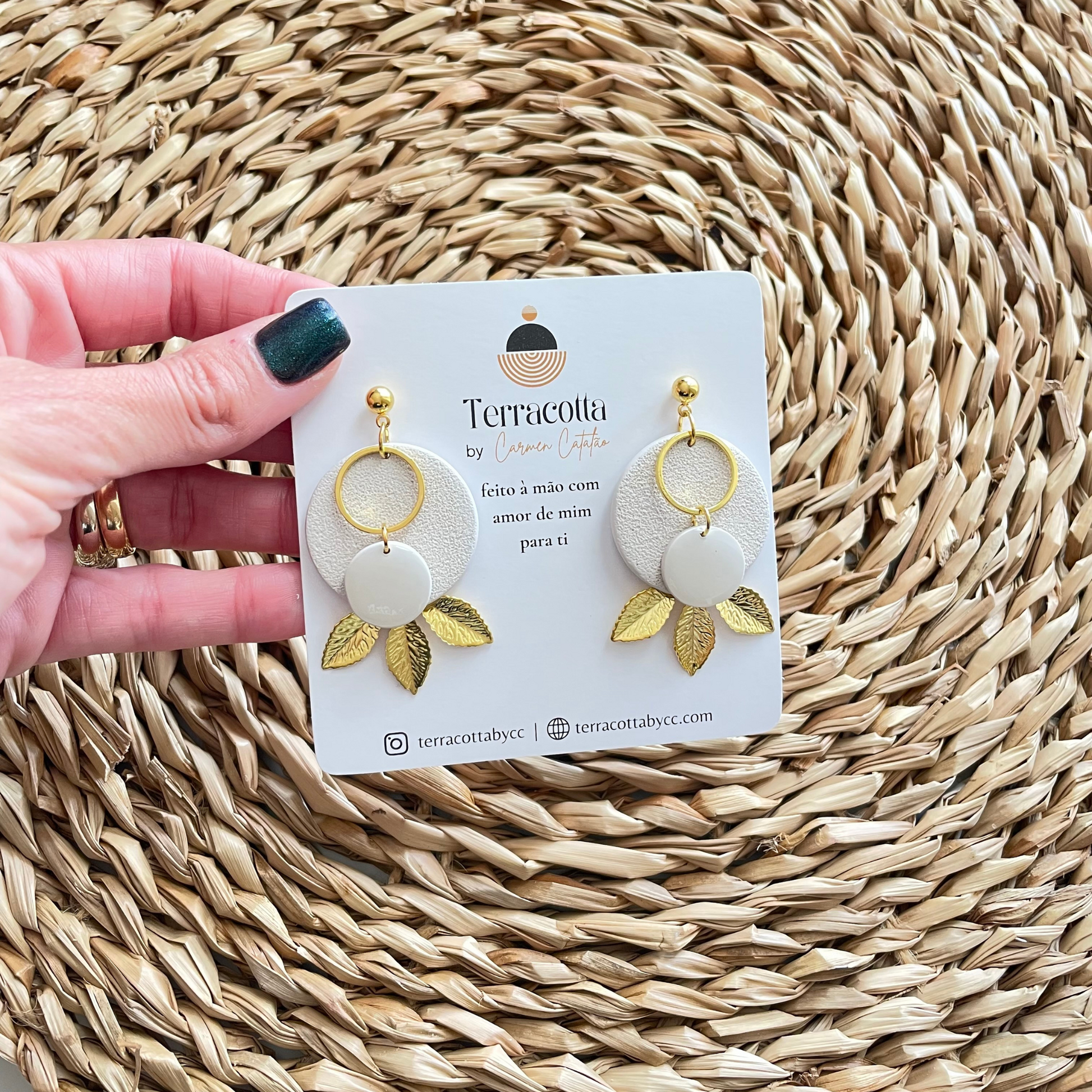 Full Moon botanical Earrings branco dourado