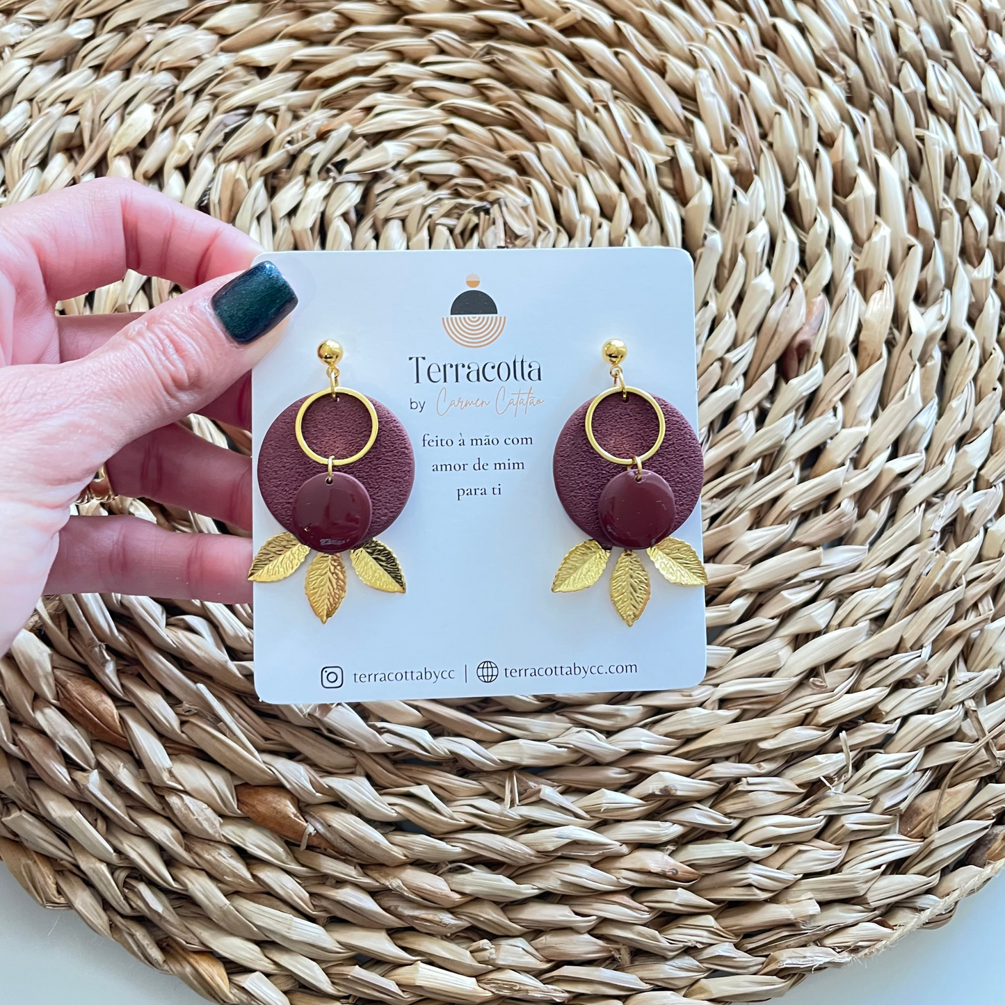 Full Moon botanical Earrings burgundy dourado