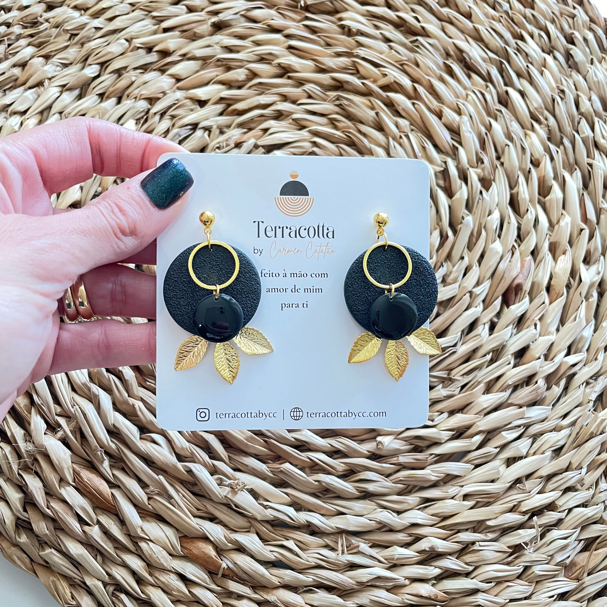 Full Moon botanical Earrings preto dourado