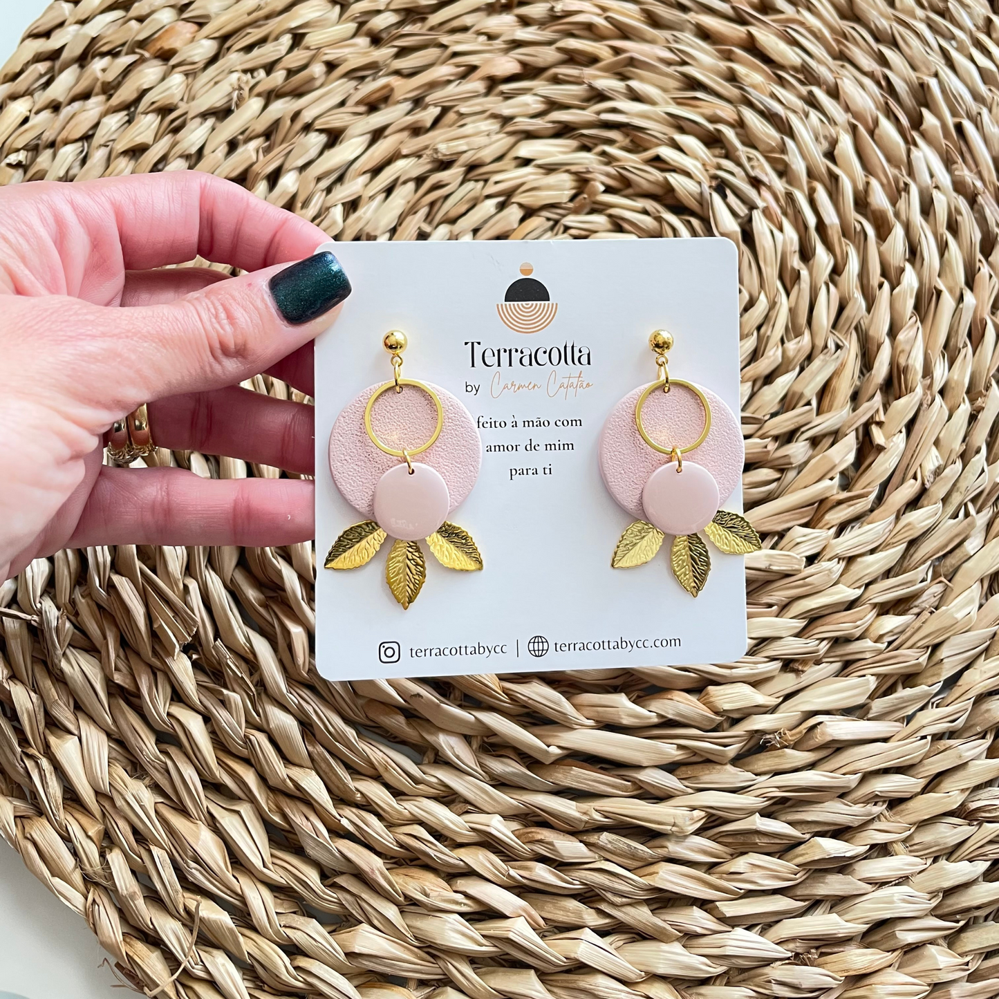 Full Moon botanical Earrings rosa pastel dourado