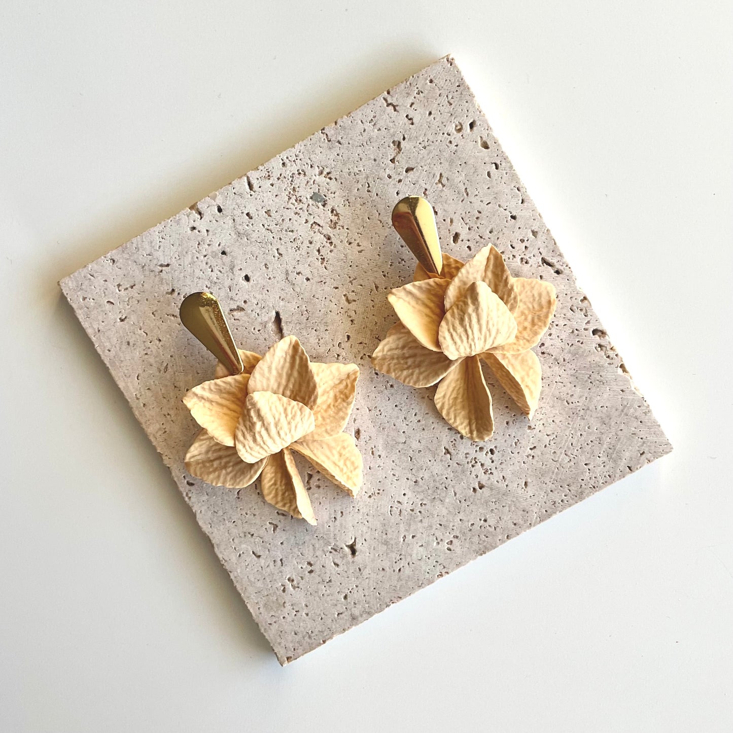 Lotus Amarelo Pastel
