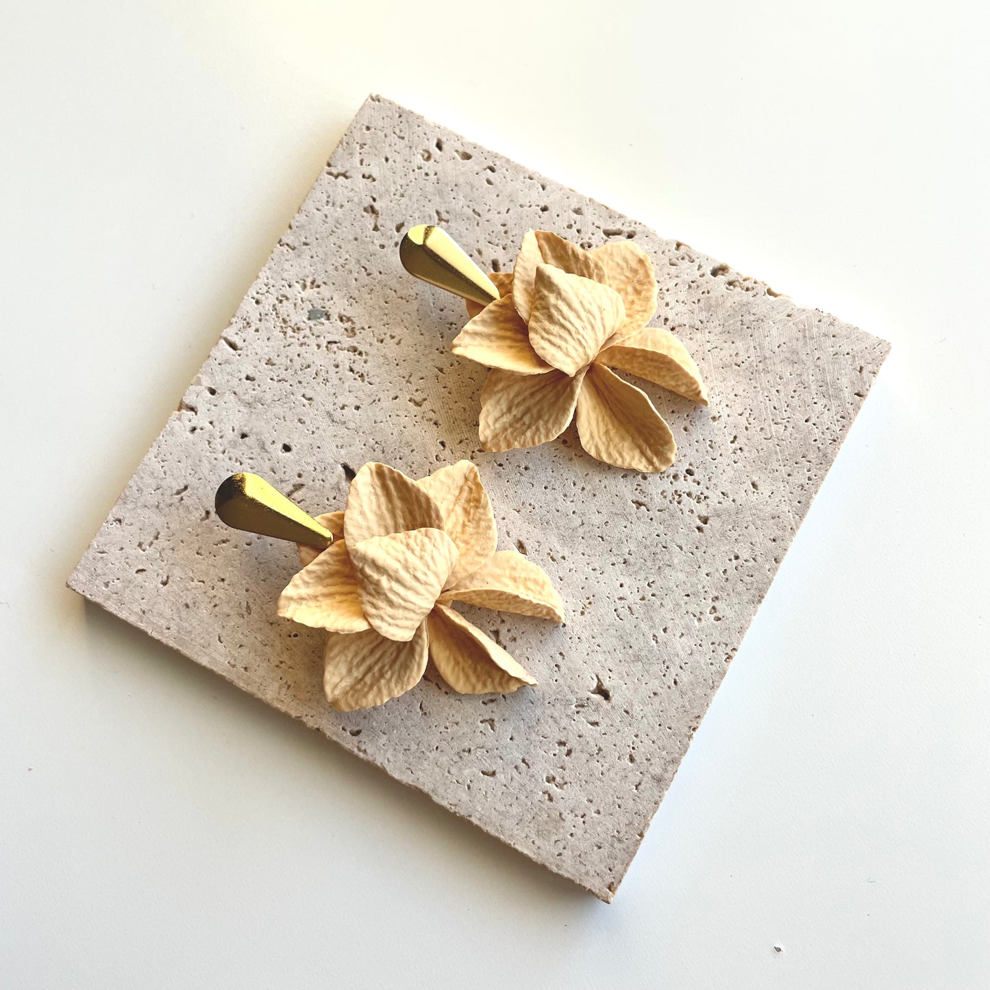 Lotus Amarelo Pastel