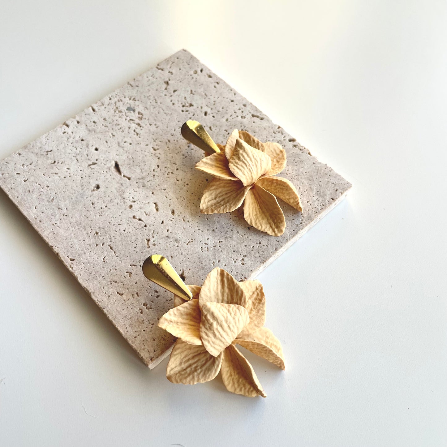 Lotus Amarelo Pastel