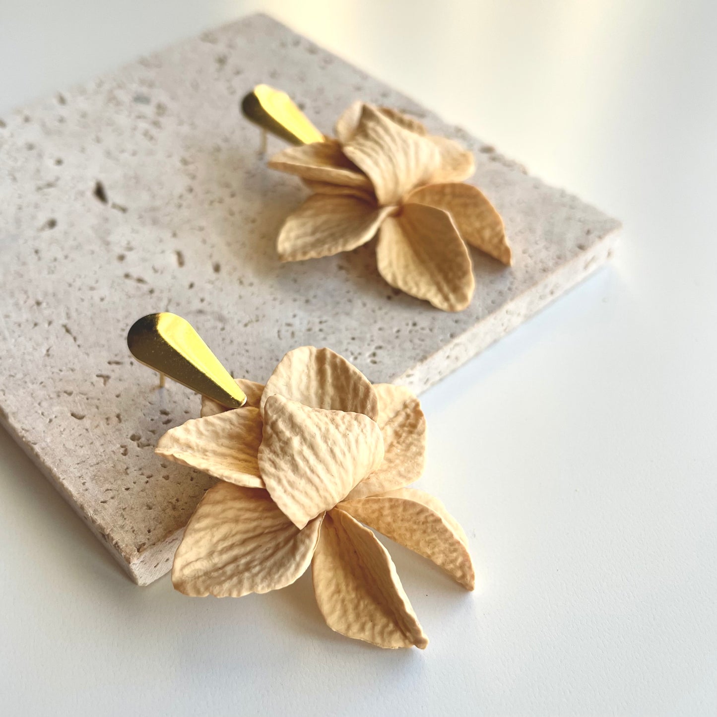 Lotus Amarelo Pastel