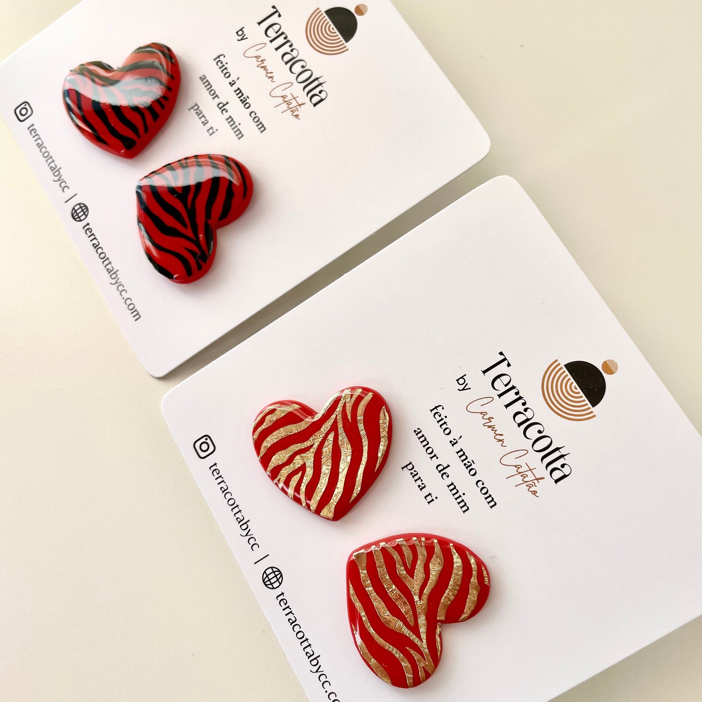 Brincos Corações Animal Print Vermelho e Dourado