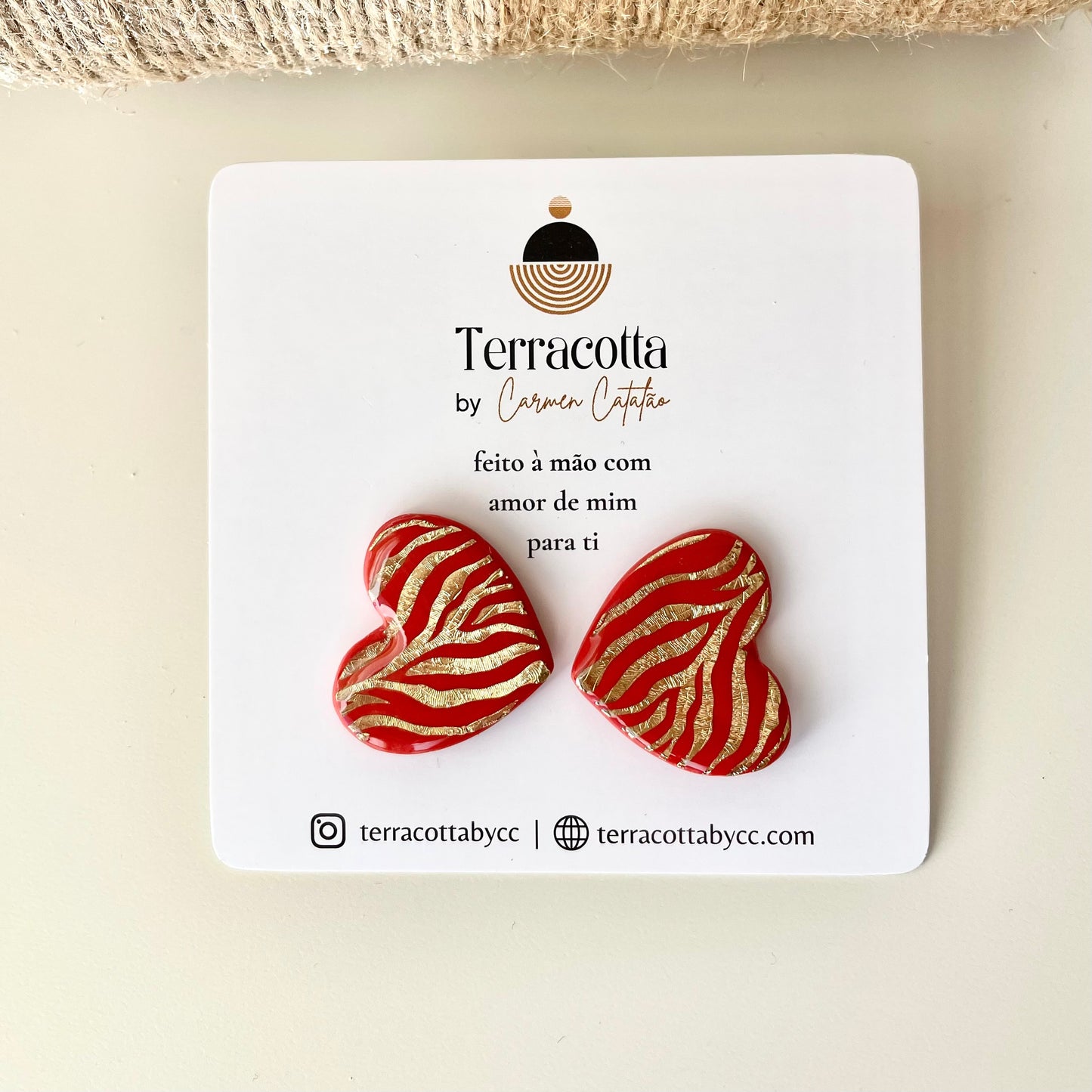 Brincos Corações Animal Print Vermelho e Dourado