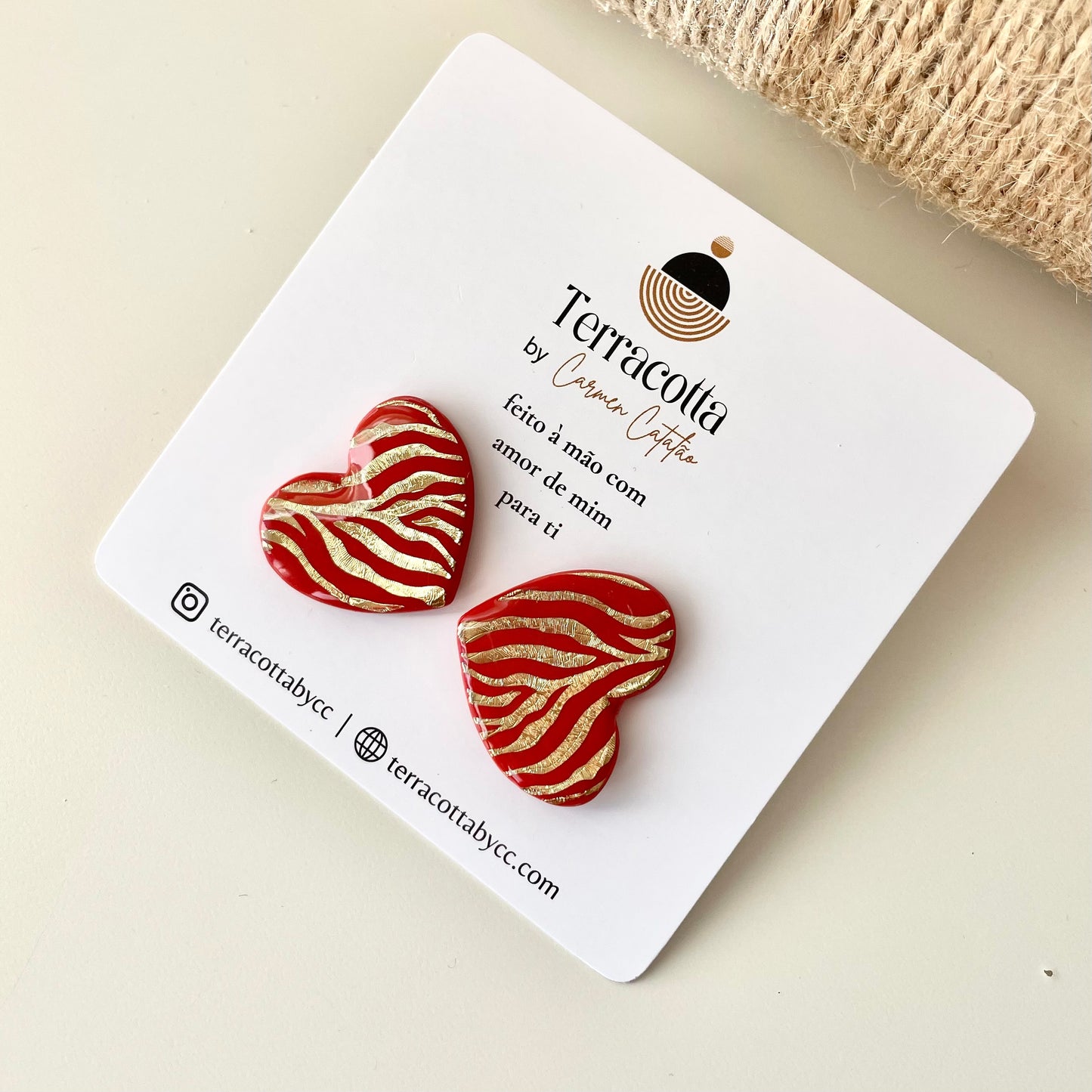 Brincos Corações Animal Print Vermelho e Dourado