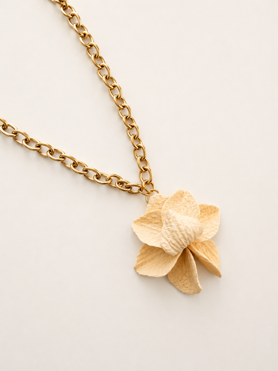 Colar Lotus Butter Yellow