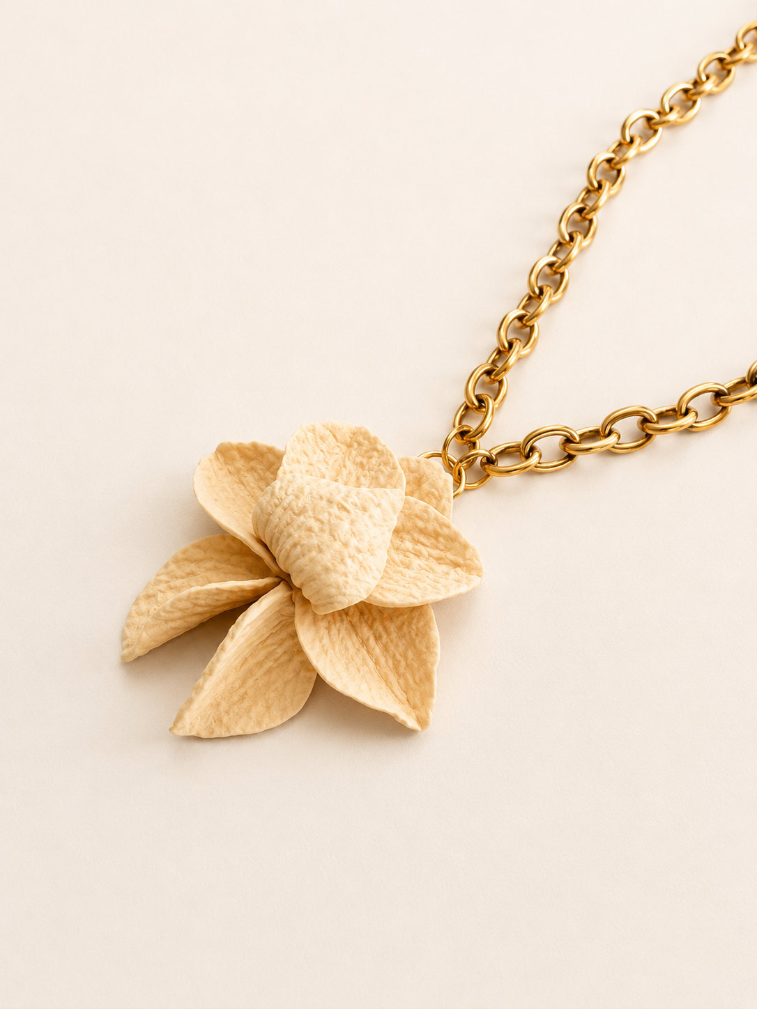 Colar Lotus Butter Yellow
